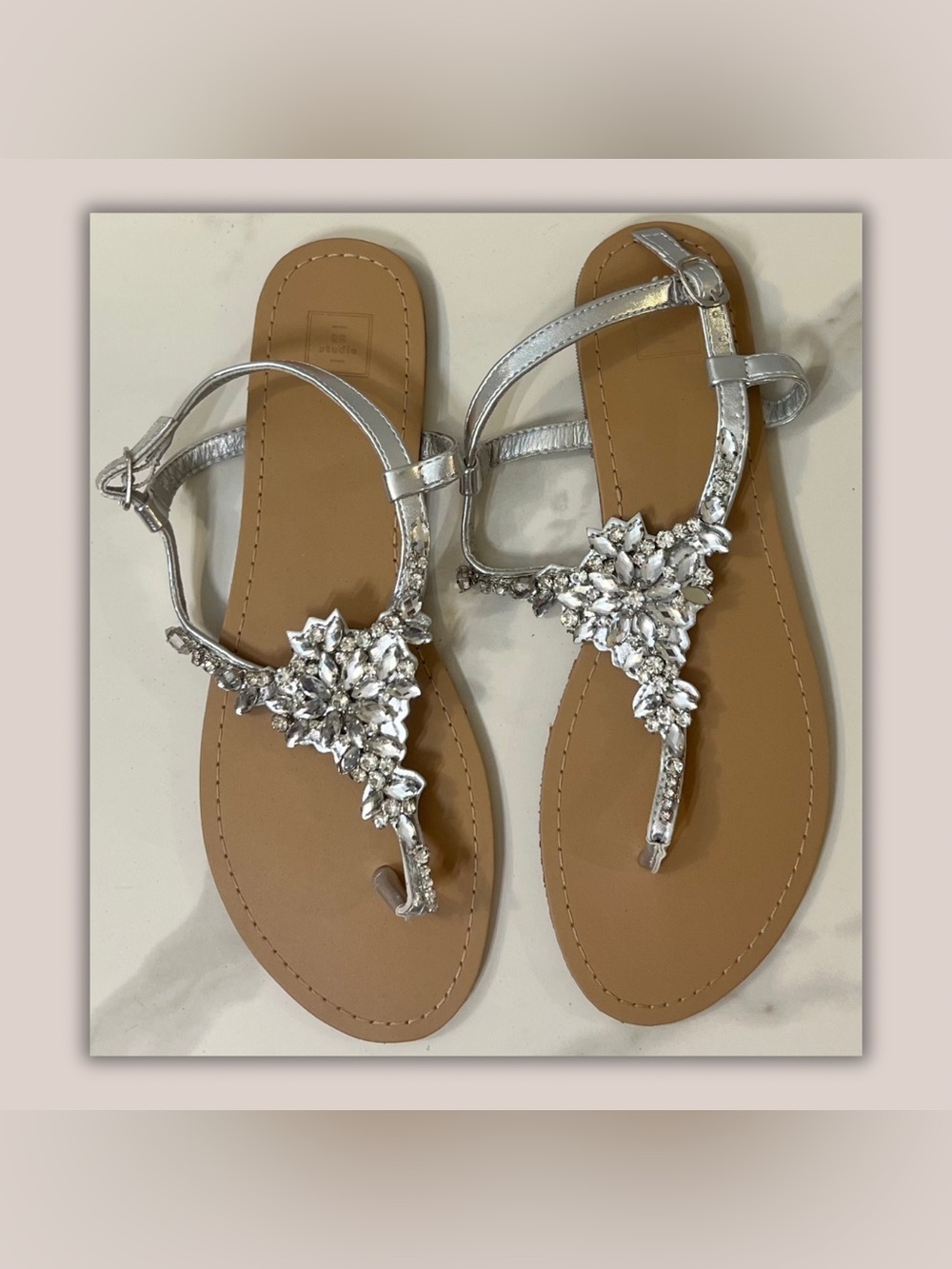 WOMEN’S SILVER JEWELED T-STRAP SANDALS | SZ 10